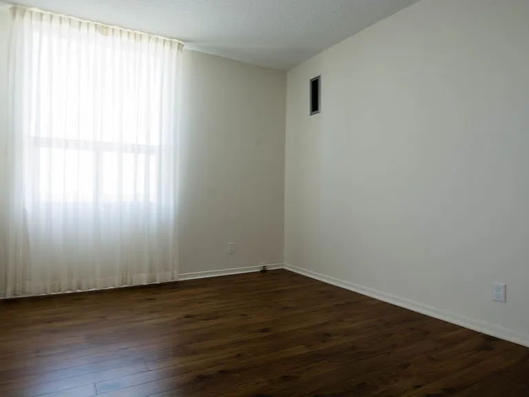641 Bathgate Dr — Photo 13