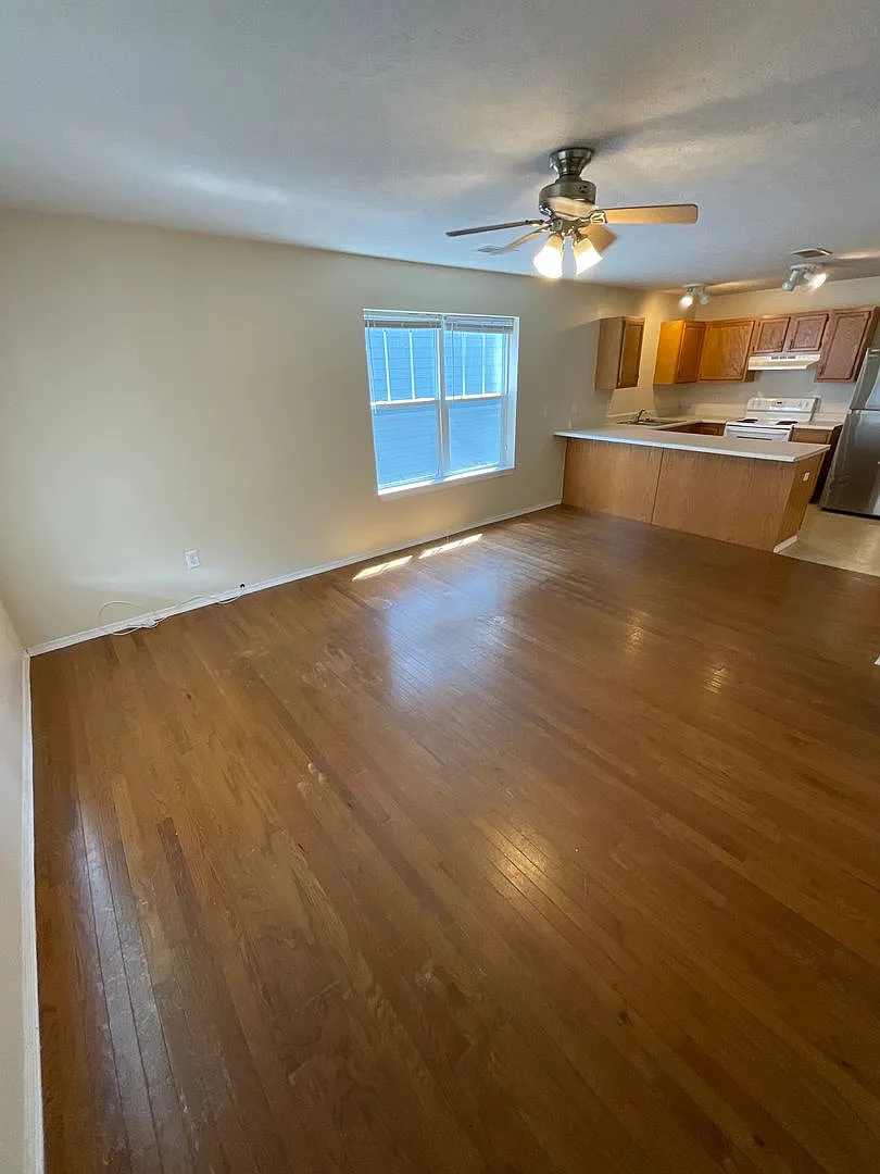 *2027* 4 Bed!! Big Group Option 18-20!! — Photo 3