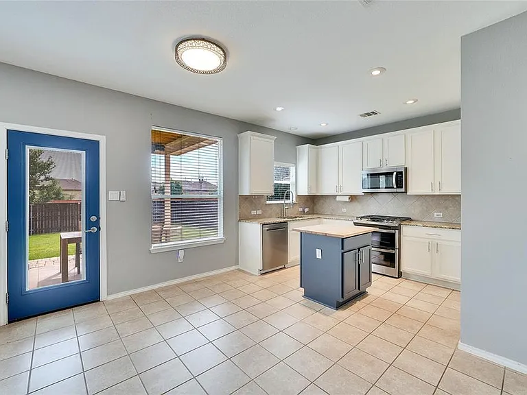 11129 Persimmon Gap Dr — Photo 5