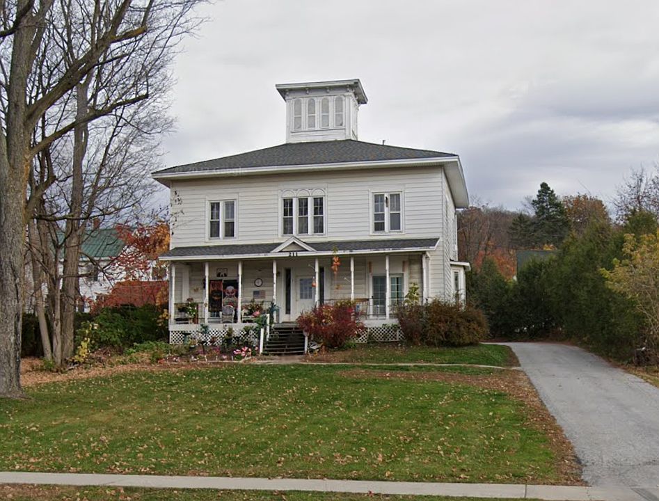 2nd image of 211 N Main St #4