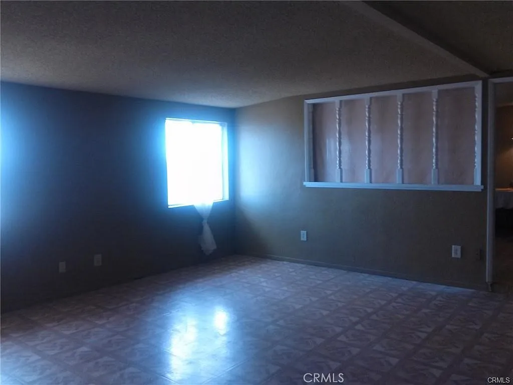 3 bed, 1.5 bath, 1988 sqft, $1,300 — Photo 4