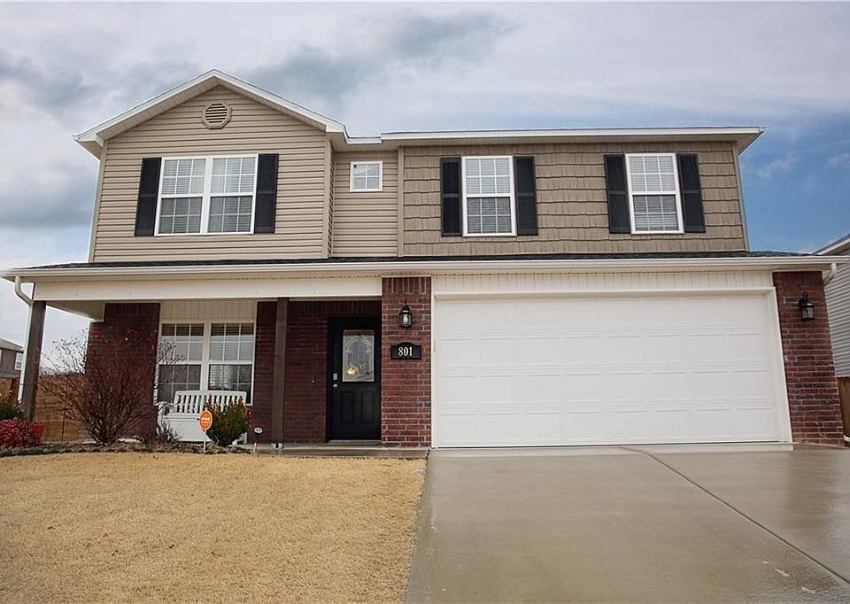 1st image of 801 SW Loudon Dr