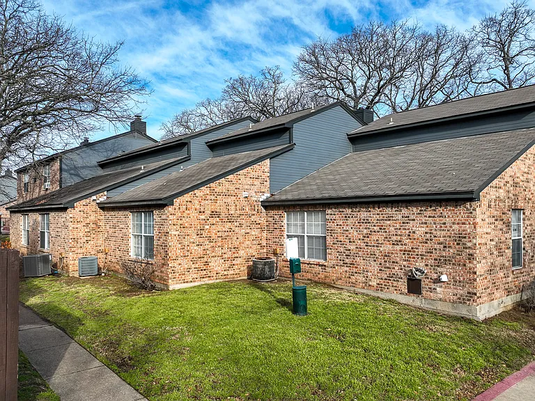 Radford Place Apartments — Photo 4