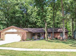 8910 Village Grove Dr, Fort Wayne, IN 46804