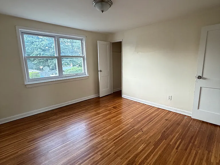607 Berg Ave — Photo 9