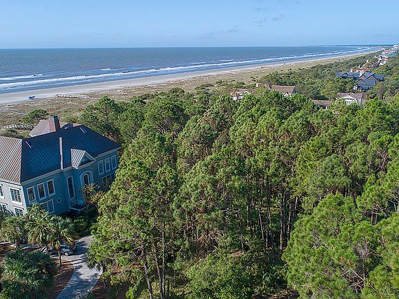5th image of 7 Royal Beach Dr