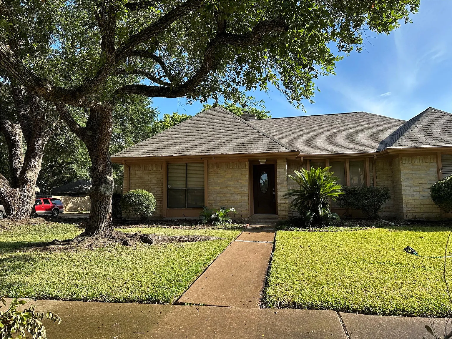4 bed, 2.0 bath, 2237 sqft, $2,350 — Photo 1