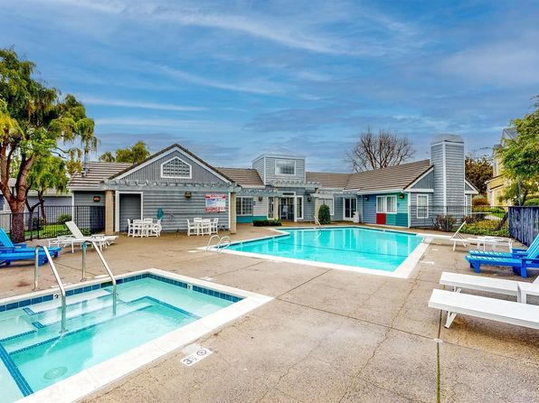 714 Waterford Pl, Pinole, CA 94564