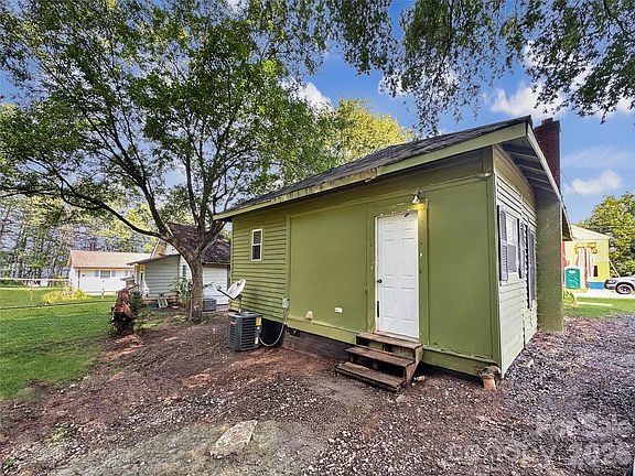 5th image of 303 W B St