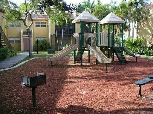 5th image of 4455 Treehouse Ln APT 15B