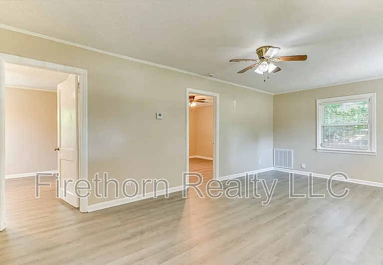 924 Royalette Ave — Photo 7