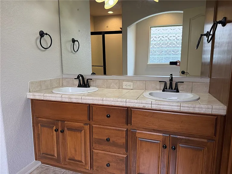 2492 Surtees Pl — Photo 7