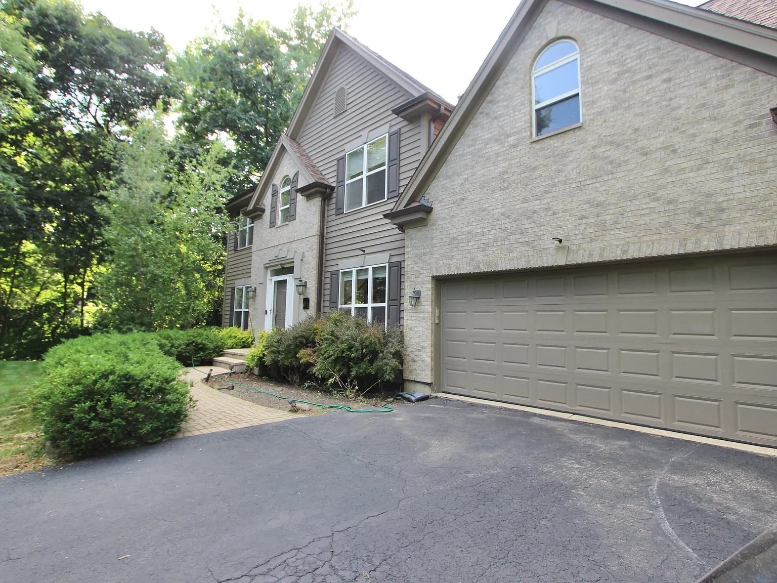4 bed, 3.5 bath, 2739 sqft, $3,800 — Photo 2