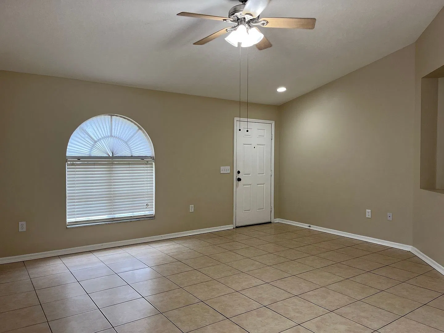 3 bed, 2.0 bath, 1250 sqft, $1,999 — Photo 4