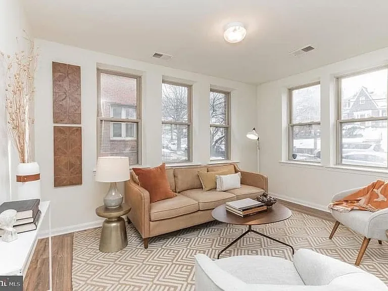 1210 Perry St NE — Photo 4