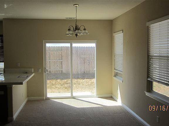 3rd image of 804 W Della Dr