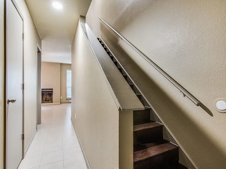 7716-7718 Sable Ln — Photo 3