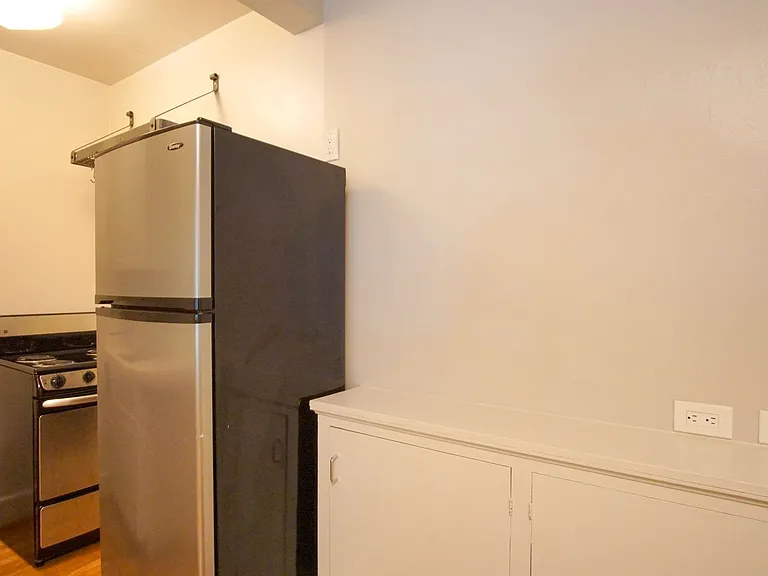 2728 SE Main St #9 — Photo 8