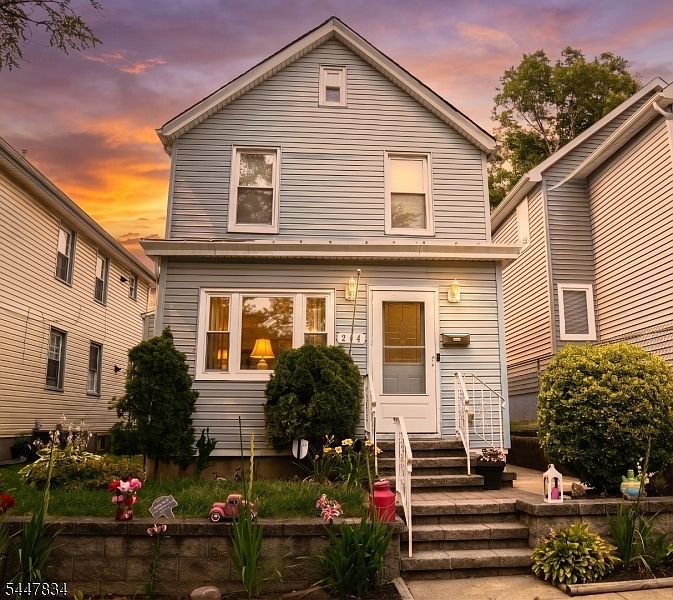 1st image of 264 Sherman St