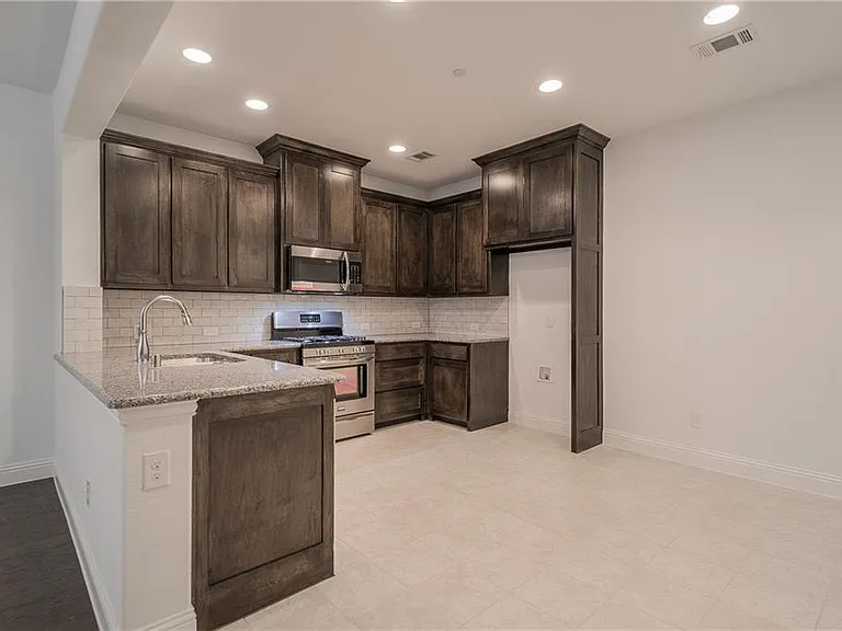 3708 Lantern Ln — Photo 3
