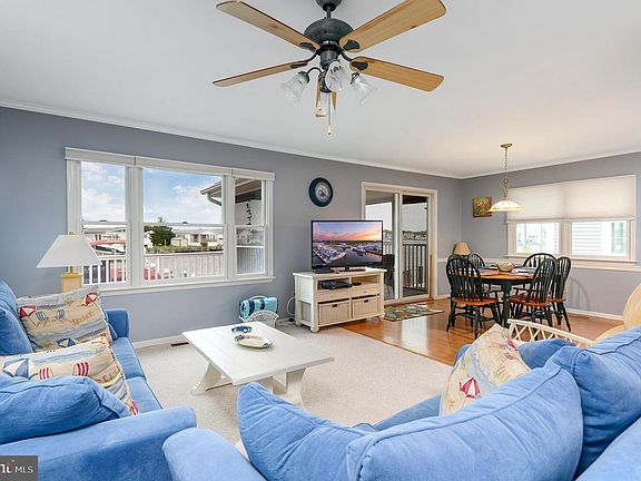 5th image of 216 Beachcomber Ln