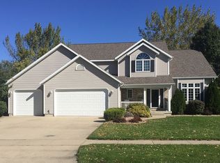 407 Rosebay Ln, Hudson, IA 50643