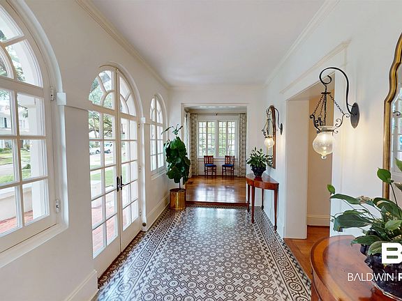 5th image of 211 Lanier Ave