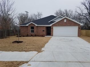 986 Roselawn St, Siloam Springs, AR 72761