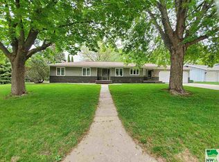 201 Kentucky Ave SW, Orange City, IA 51041