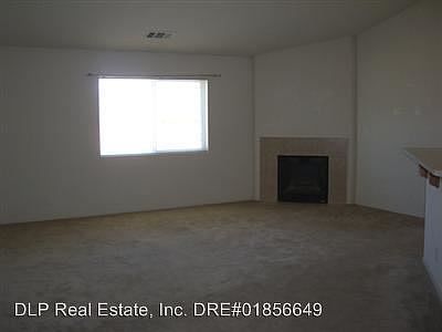 4th image of 670 Kensington Cir