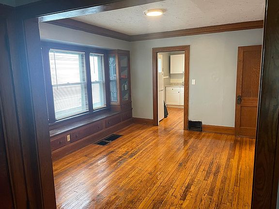 3rd image of 10120 Champion Ave #1