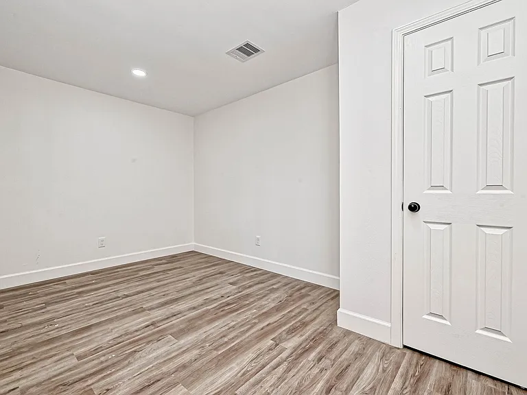 5609 Denmark St — Photo 5