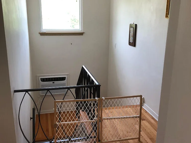 2111 Livingston St — Photo 10