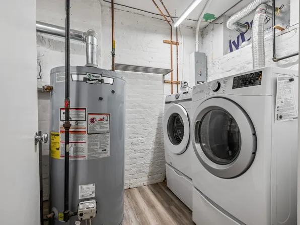 517 Clinton Street image 29 of 33