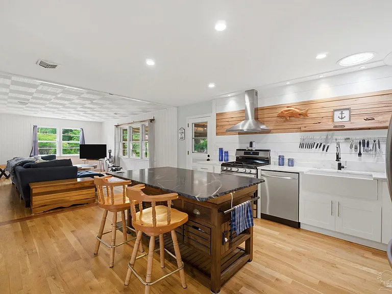 730 Nagel Dr — Photo 8