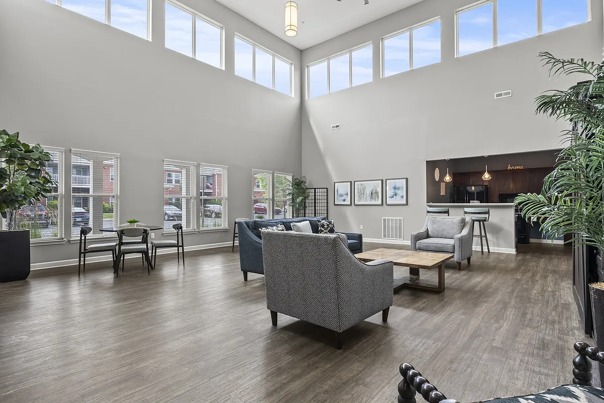 Building Photo - Whispering Creek Apartments