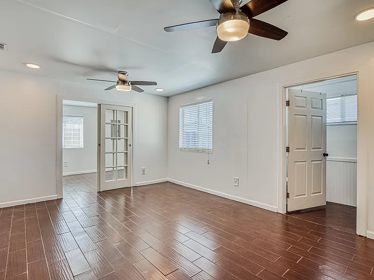 8613 Kingsway Dr — Photo 9