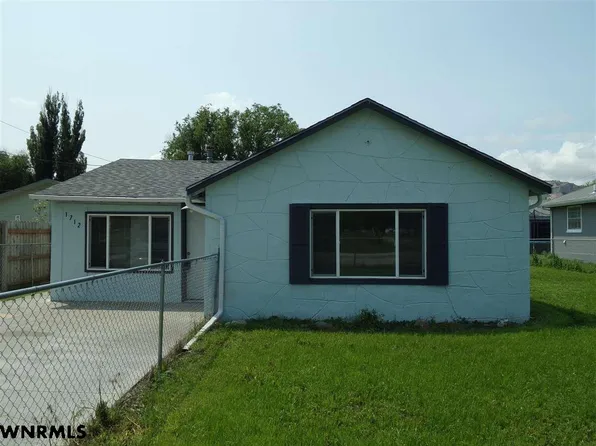 1712 W Overland Dr, Scottsbluff, NE 69361