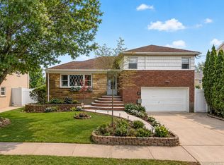 1822 Kent St, Westbury, NY 11590