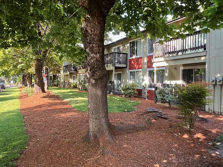 1820 NE 104th Ave #1 — Photo 32