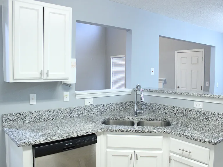 2266 Charleston Pointe SE — Photo 10