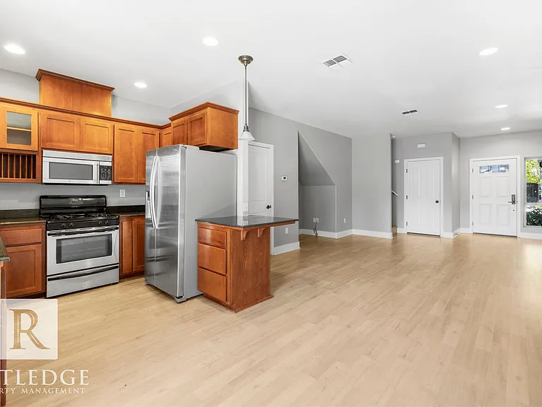263 Tyler Ave — Photo 11