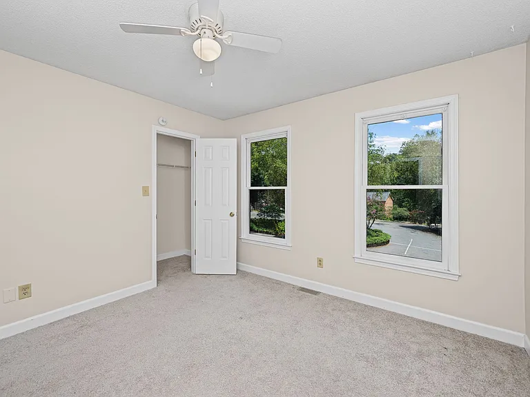 5918 King Charles Ct — Photo 31