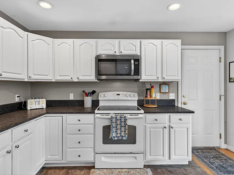 9 Stephen Dr — Photo 13