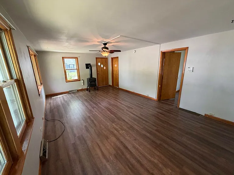 704 Gilbert St — Photo 4