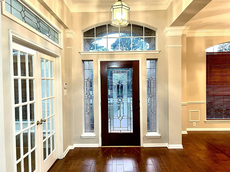 16807 Laguna Springs Dr — Photo 5