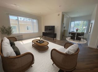 5447 Russell Ave APT 18, Los Angeles, CA 90027