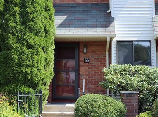 55 Danforth Ln, West Hartford, CT 06110