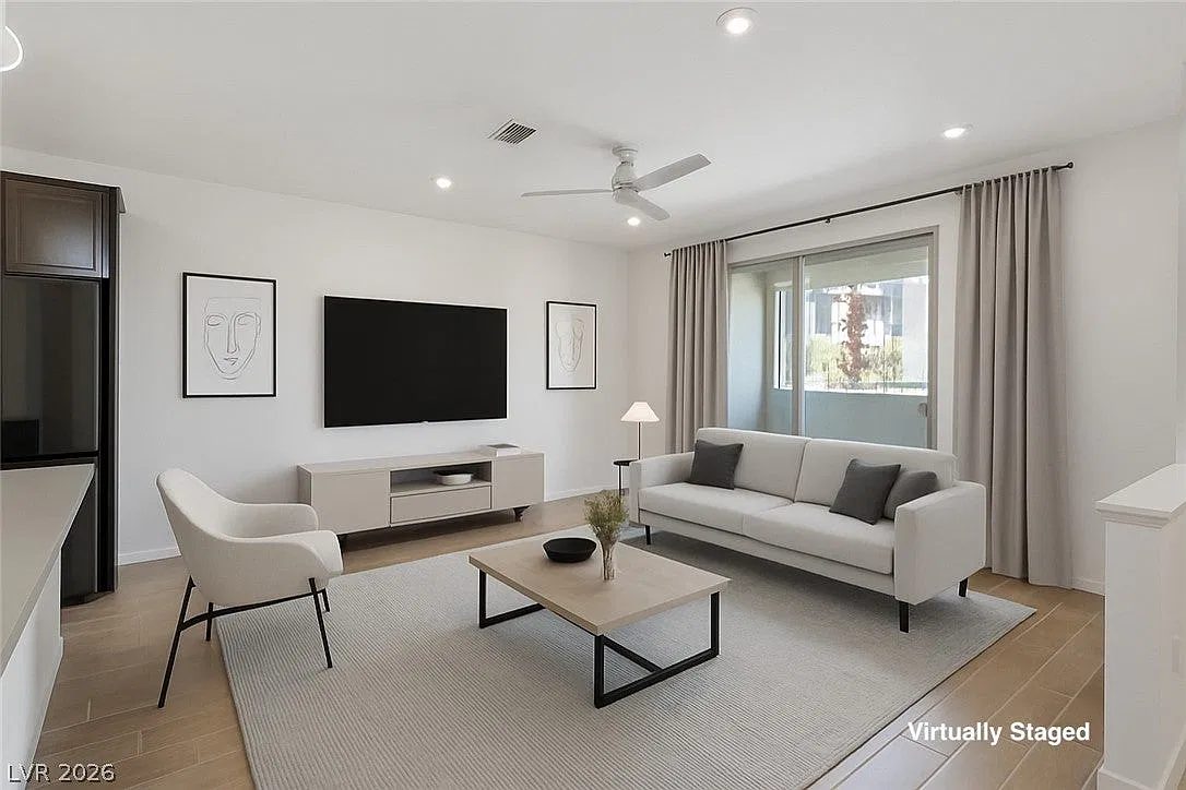 3 bed, 2.5 bath, 1560 sqft, $2,300 — Photo 3