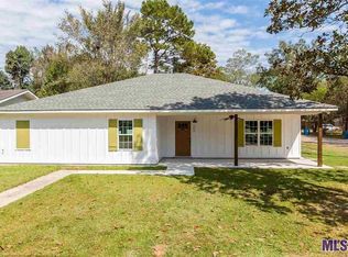303 Pinoak St, Denham Springs, LA 70726